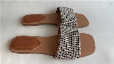 الماس در دمپایی مد تابستانی